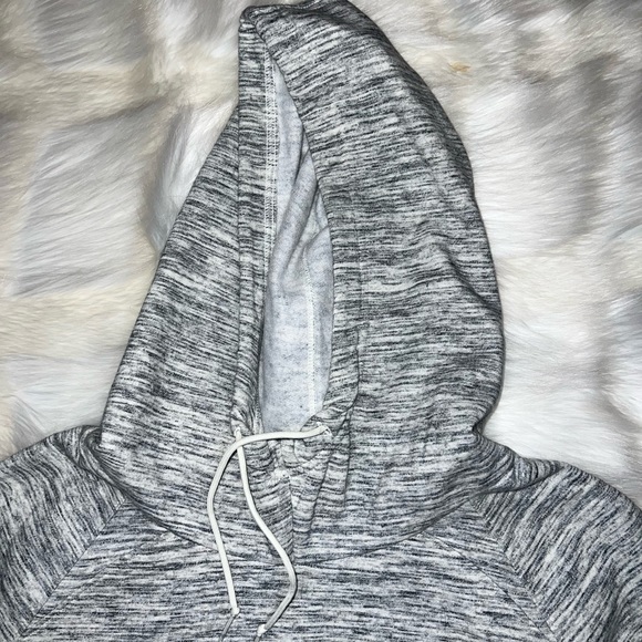 Under Armour | Women’s Grey Storm Fitted Hoodie Medium - Picture 4 of 8